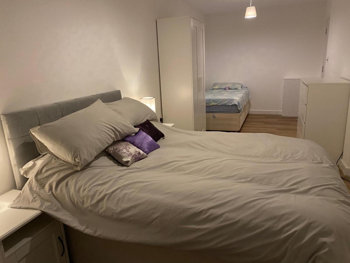 Adorable One-Bedroom Flat With Patio Garden. Southwick  المظهر الخارجي الصورة