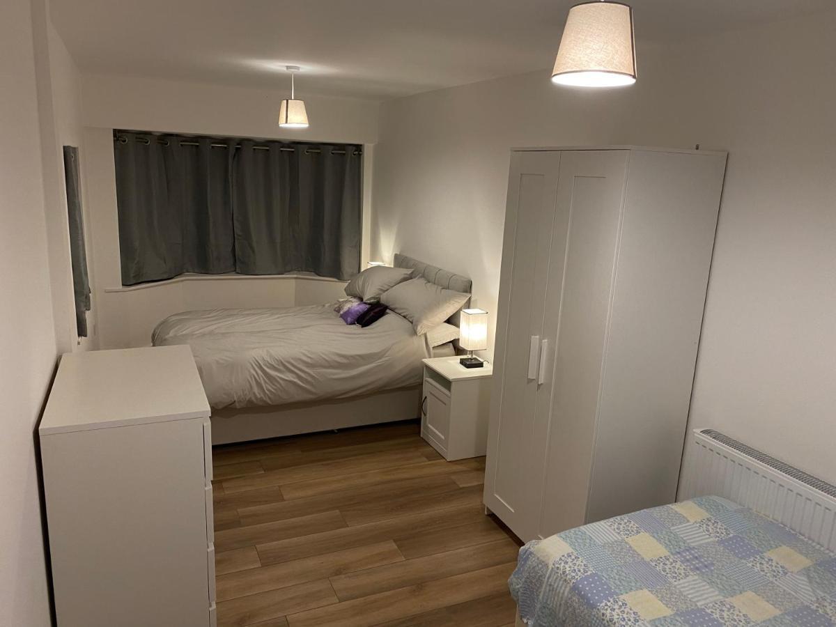 Adorable One-Bedroom Flat With Patio Garden. Southwick  المظهر الخارجي الصورة