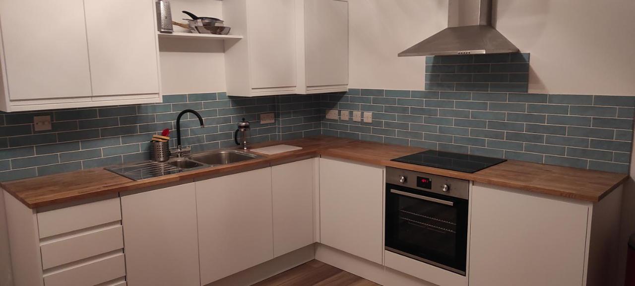 Adorable One-Bedroom Flat With Patio Garden. Southwick  المظهر الخارجي الصورة