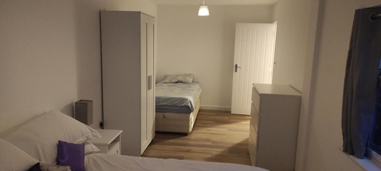 Adorable One-Bedroom Flat With Patio Garden. Southwick  المظهر الخارجي الصورة