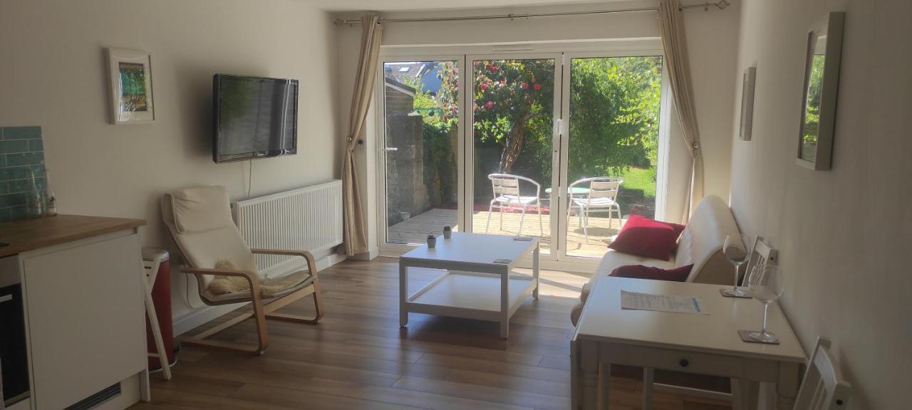 Adorable One-Bedroom Flat With Patio Garden. Southwick  المظهر الخارجي الصورة