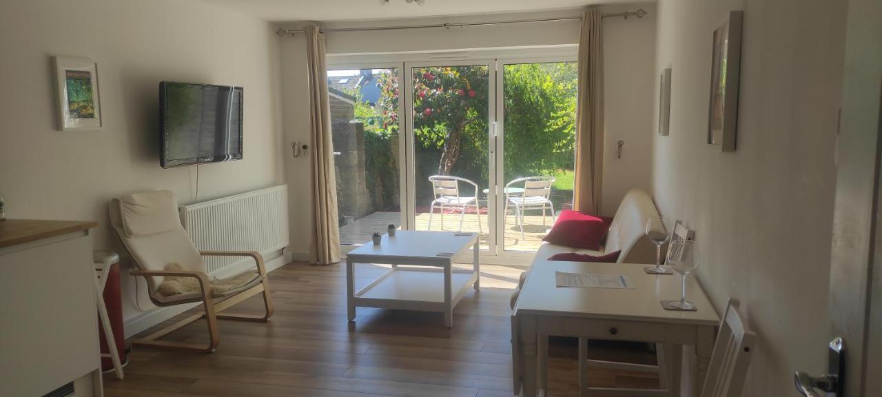 Adorable One-Bedroom Flat With Patio Garden. Southwick  المظهر الخارجي الصورة